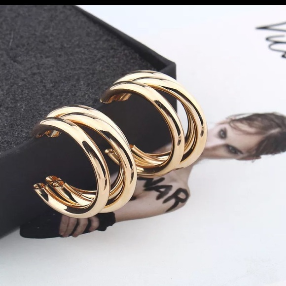 NWOT 18K yellow gold Triple Layer Hoop earrings - Picture 9 of 10